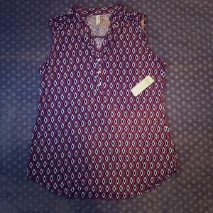 Diamond patterned sleeveless blouse!